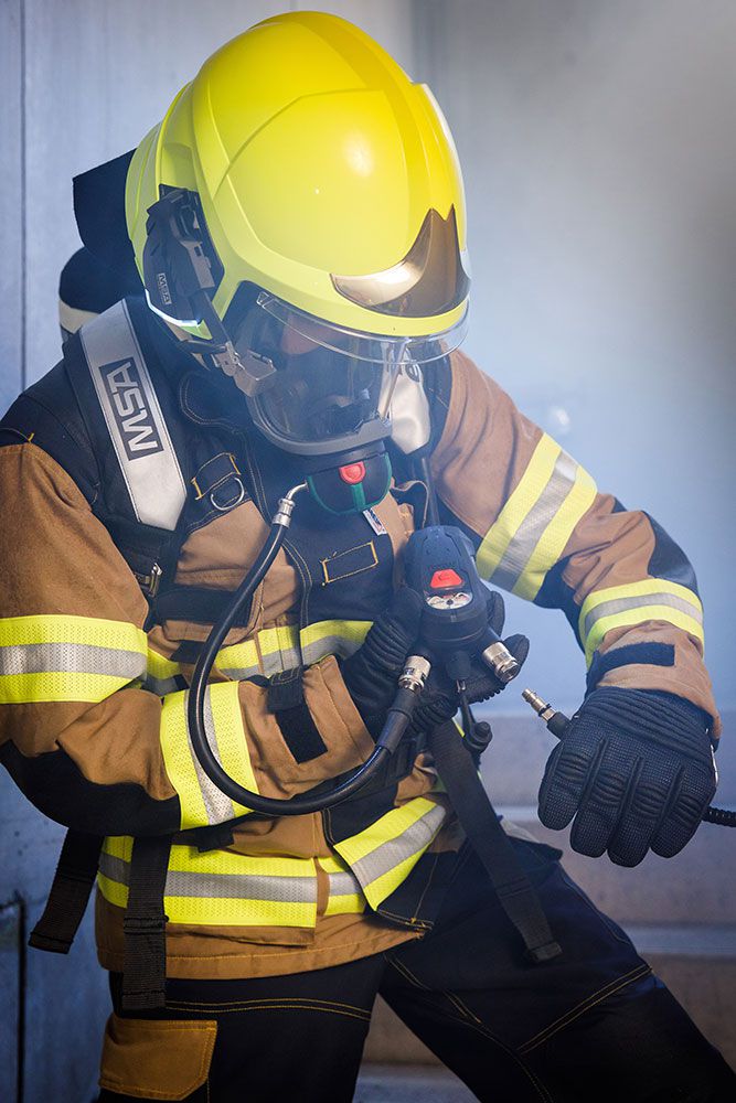 MSA RespiHood Rettungs-Haube - Flucht-Haube mit konstanter Luft-Zufuhr für Feuerwehr-Einsätze - Anschluss für Pressluft-Atmer